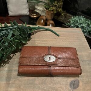 Orange Fossil Wallet 7”X 4” long style, card holders & coin pocket, gently used